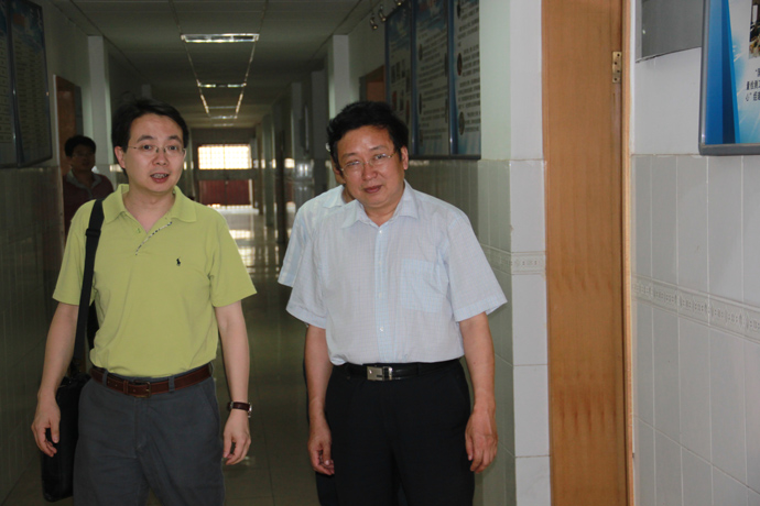 天津科技大学副校长王硕教授莅临AG官网
指导工作