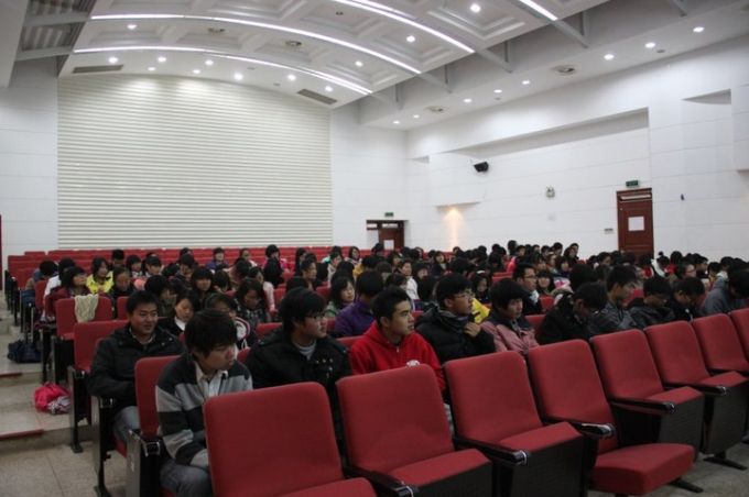 AG官网
成功举办杰出校友报告会