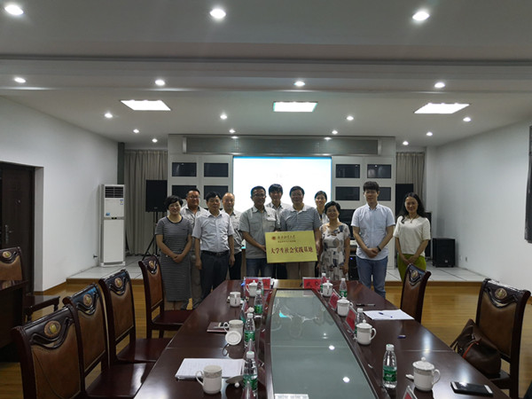 AG官网
与洪泽湖粮食储备直属库共建大学生社会实践基地