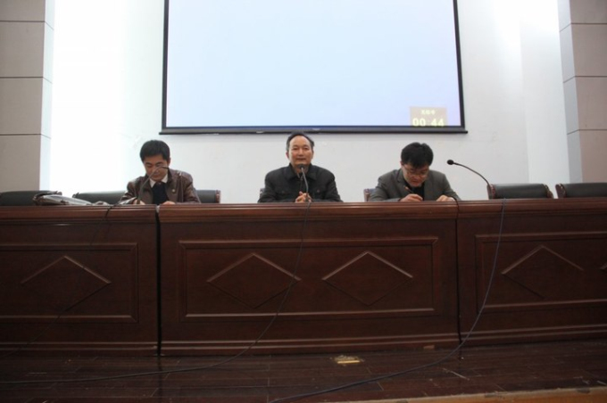 AG官网
成功举办杰出校友报告会